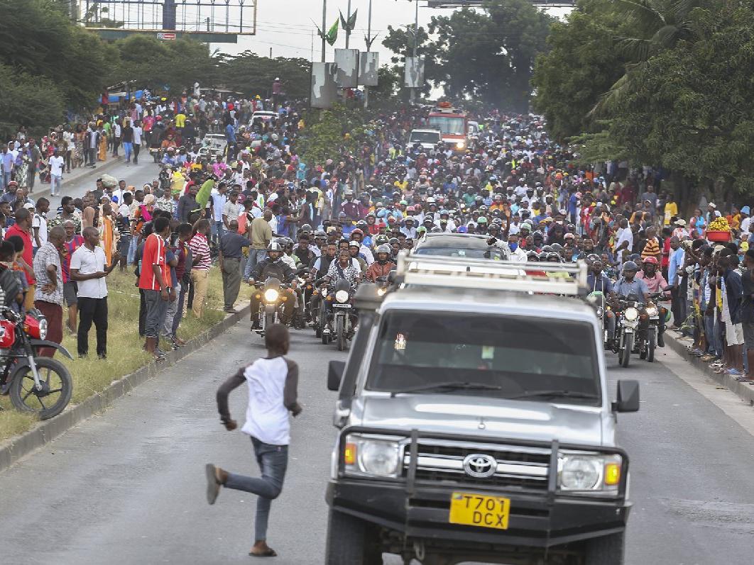 Tanzanya eski Devlet Başkanı Magufuli'nin cenazesinde izdiham: En az 45 ölü