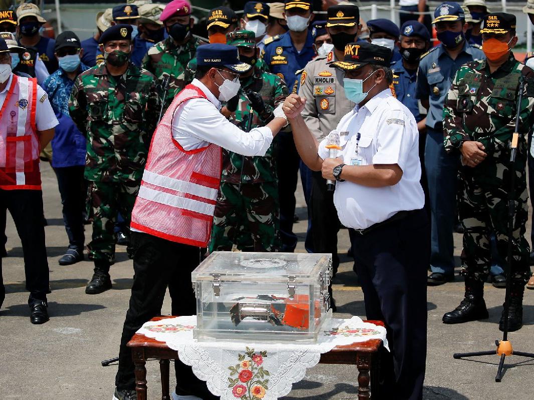 Endonezya'daki uçak kazasını aydınlatacak parça üç ay sonra bulundu