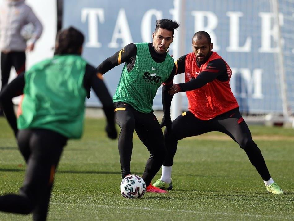 Galatasaray'da Onyekuru ve Etebo antrenmana çıktı