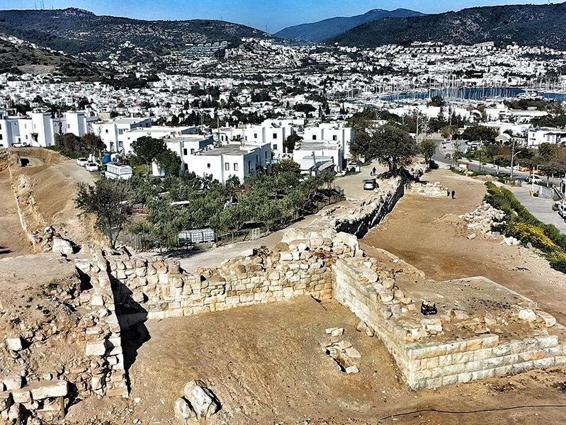 Büyük İskender’in kuşatıp da aşamadığı Antik Halikarnassos Kenti sur duvarları gün ışığına çıkarılıyor
