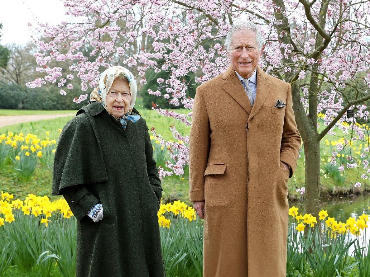 Kraliçe Elizabeth ve Prens Charles kriz yaratan röportajdan sonra ilk kez yan yana