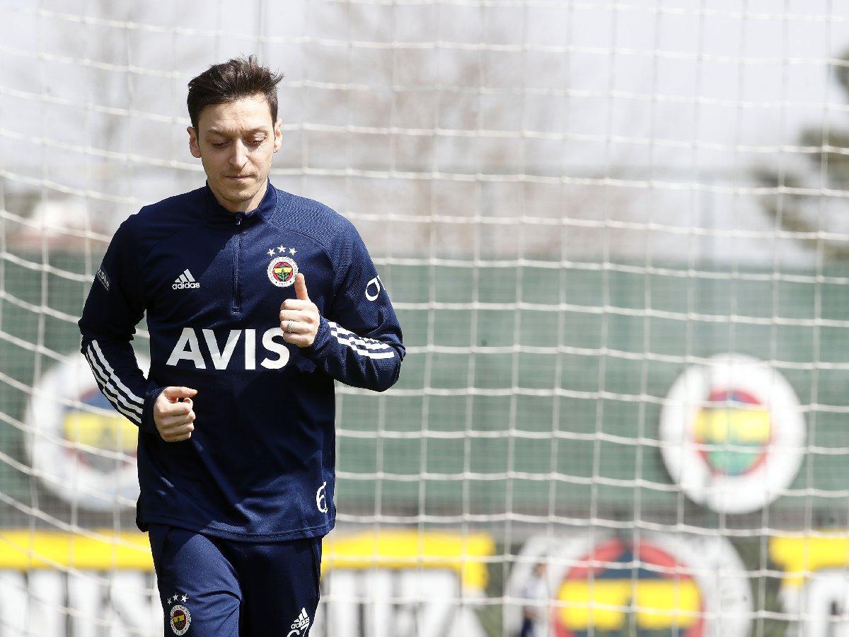Fenerbahçe'de Mesut Özil ve Perotti düz koşuya devam etti