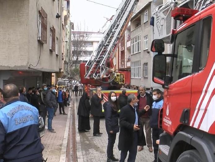 İstanbul'da yangın paniği; mahsur kalan 7 kişi kurtarıldı