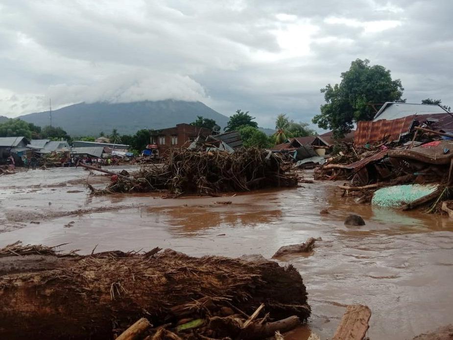 Endonezya ve Doğu Timor'da sel felaketi: 76 ölü