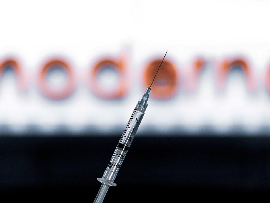 İngiltere'de aşılamaya güç katacak adım: Moderna aşıları bu ay başlıyor