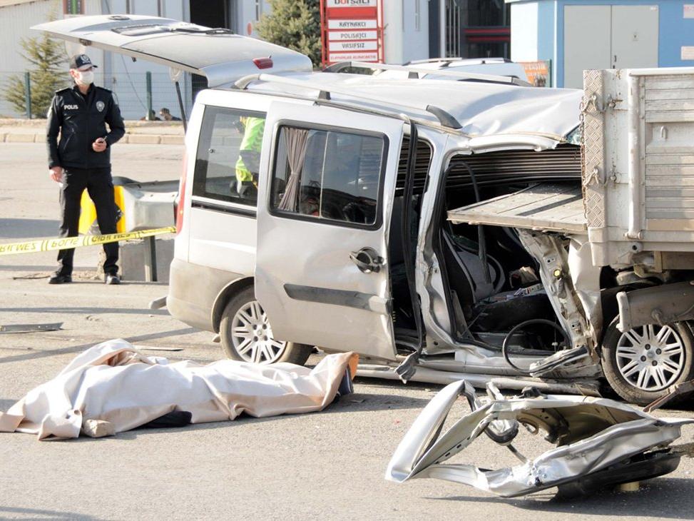 Kayseri'de feci kaza: 2 ölü