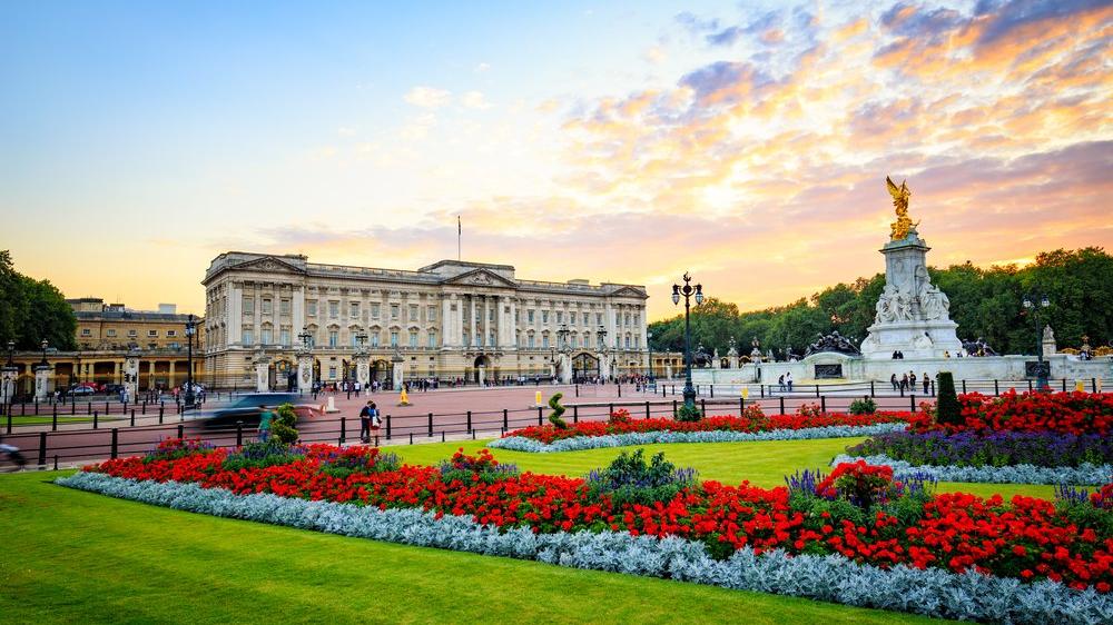 Kraliçe Elizabeth'ten bir ilk: Buckingham Sarayı'nı piknikçilere açıyor