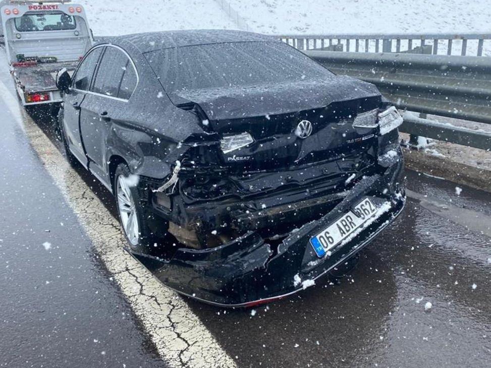 AKP'li vekil trafik kazası geçirdi