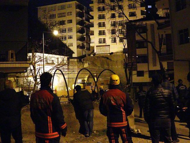 Ankara'daki Açelya Apartmanı'nda yıkım çalışmaları sürüyor
