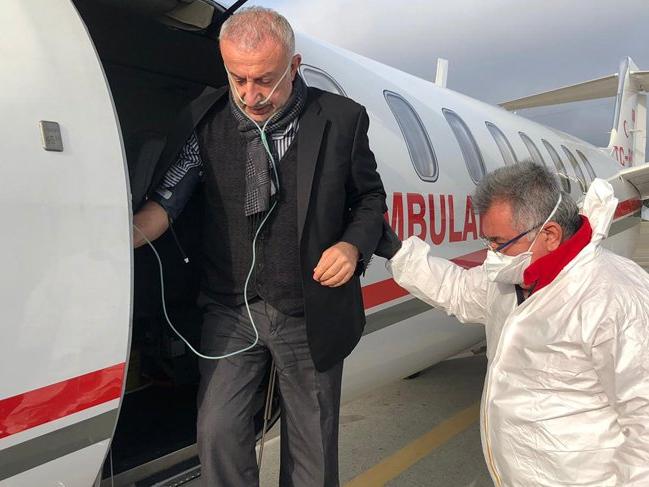 Coronaya yakalanan iş insanı Sağlık Bakanlığı'nın ambulans uçağıyla Türkiye'ye getirildi