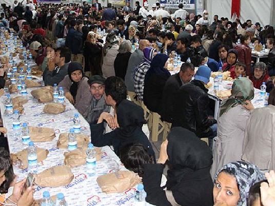 Sağlık Bakanlığı'ndan 'kalabalık iftar' uyarısı