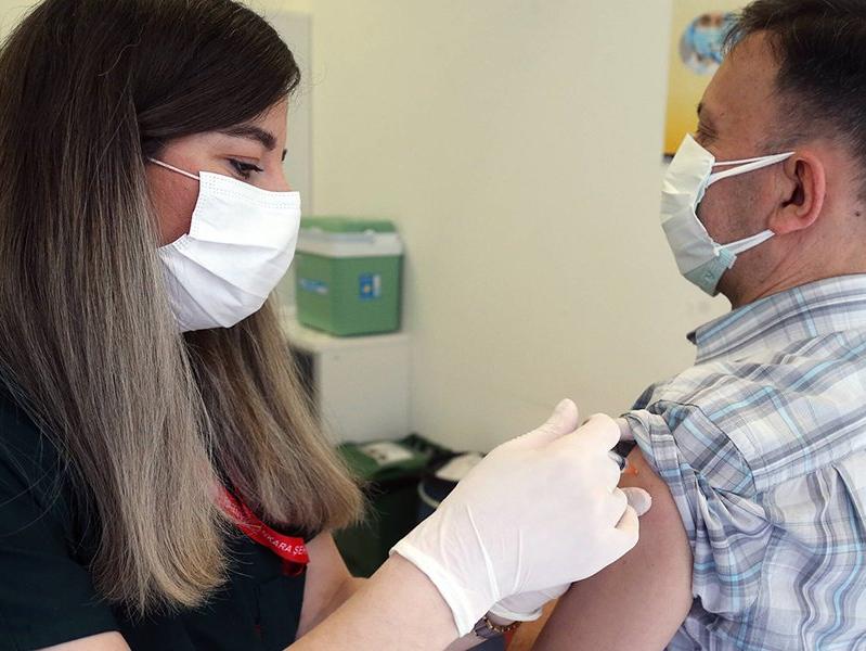 İstanbul'da 60-64 yaş grubunun yüzde 53,6'si hala aşı olmayı bekliyor