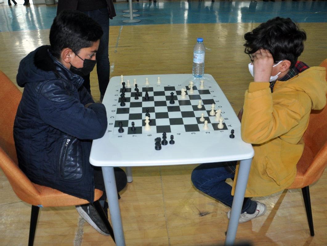 Yüksekova'da okullar arası satranç turnuvası