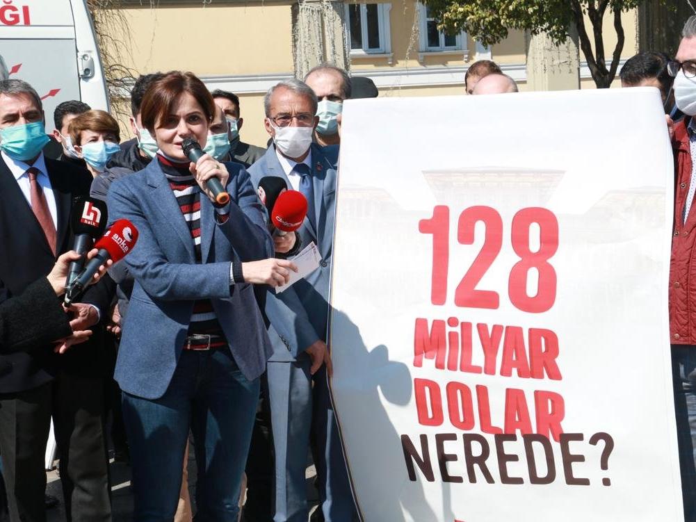 '128 milyar dolar nerede?' afişleri İstanbul sokaklarında