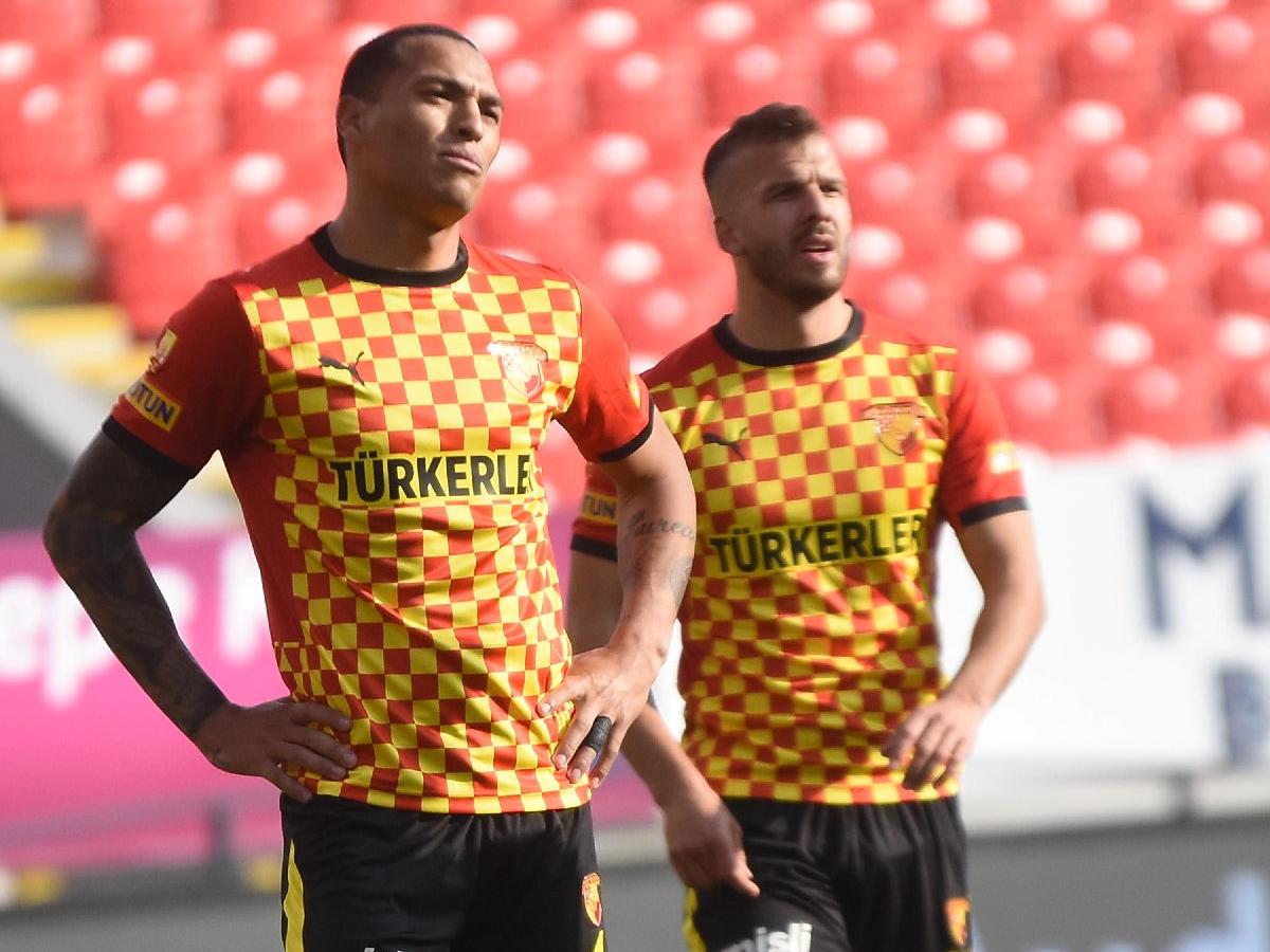 Göztepeli Titi, Galatasaray maçı öncesi sözleşmesini feshetti