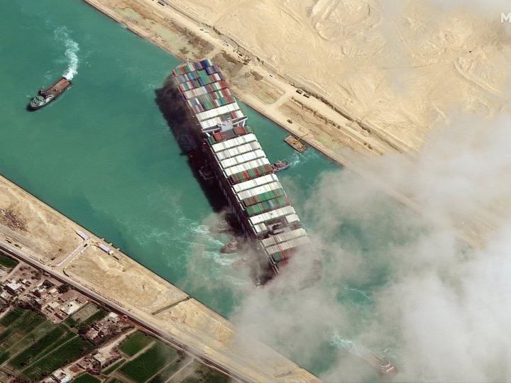 Mısır, Süveyş Kanalı'nı tıkayan gemiye el koydu