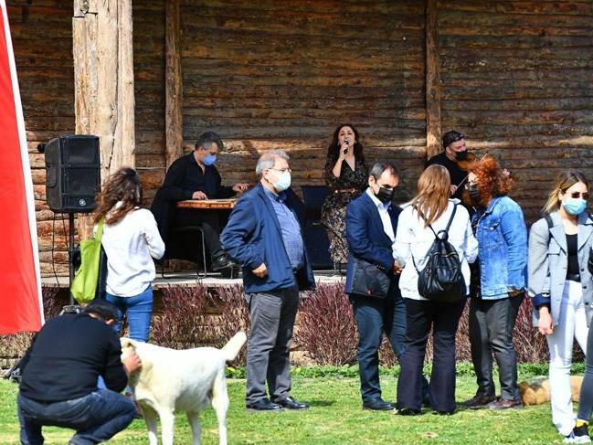 İzmir'de pandemiden etkilenen müzisyenlere destek etkinlikleri düzenlendi