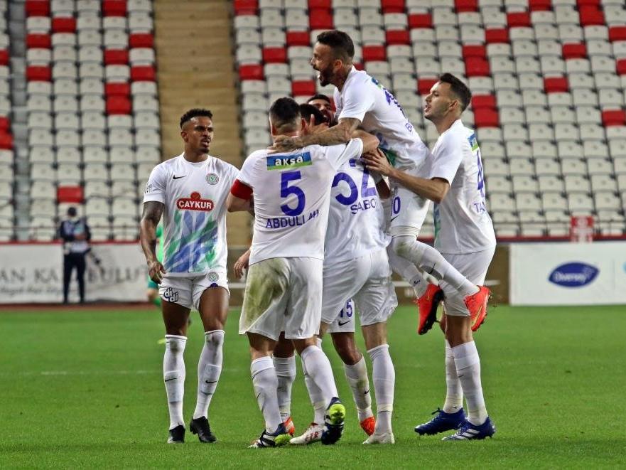 Çaykur Rizespor, Antalya'da 3 puanı 3 golle aldı