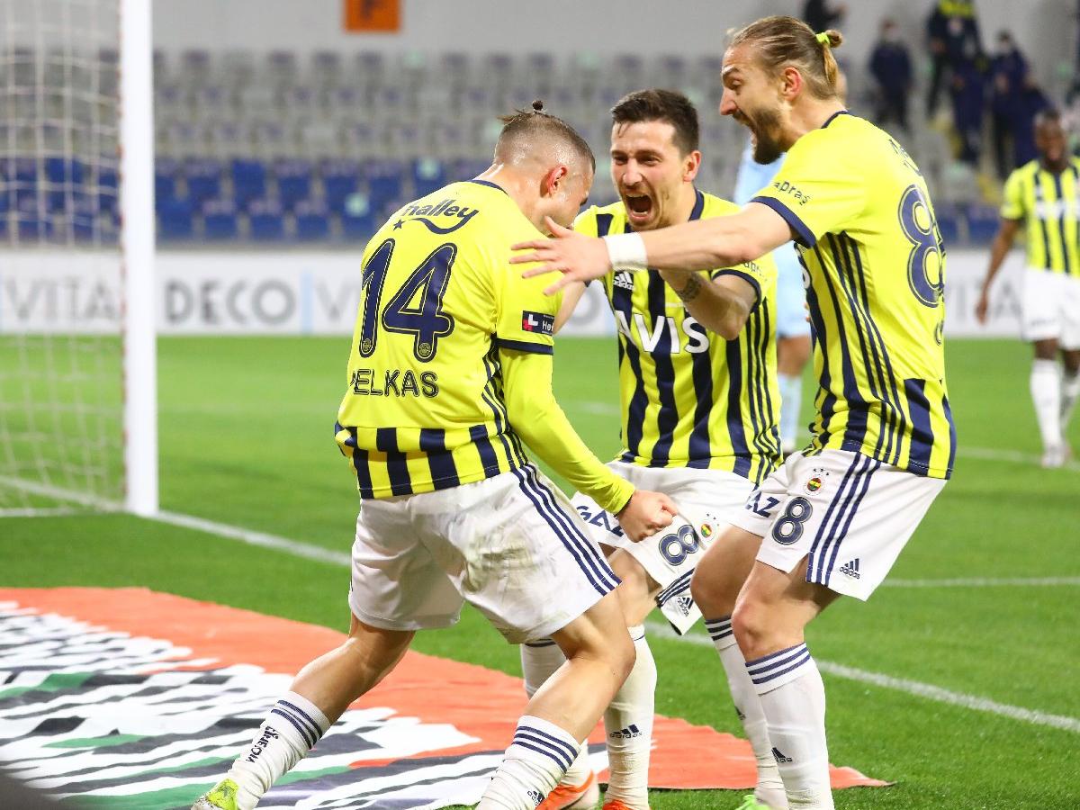 Fenerbahçe Başakşehir'de müthiş bir galibiyet aldı! 3 puanı Harun kurtardı...