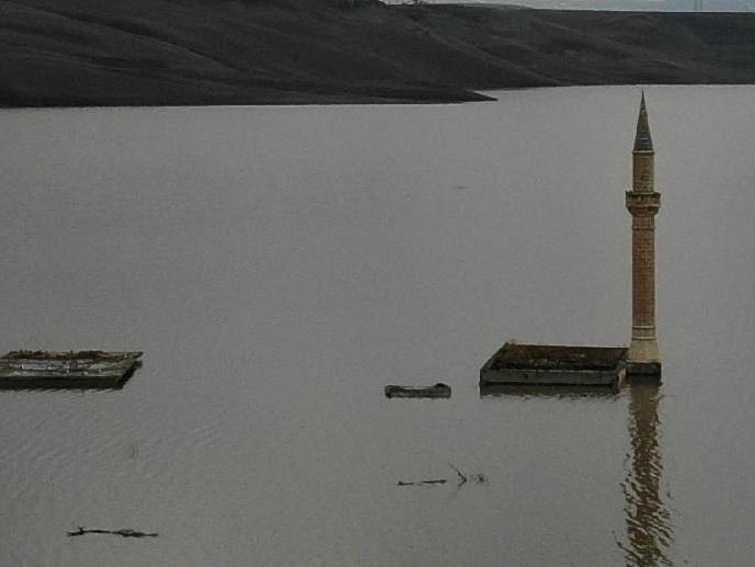 Köylerden geriye sadece cami minareleri kaldı