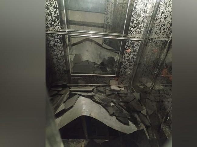 Asansör 11'inci kattan düştü, oğlunu kucağına alarak kurtardı