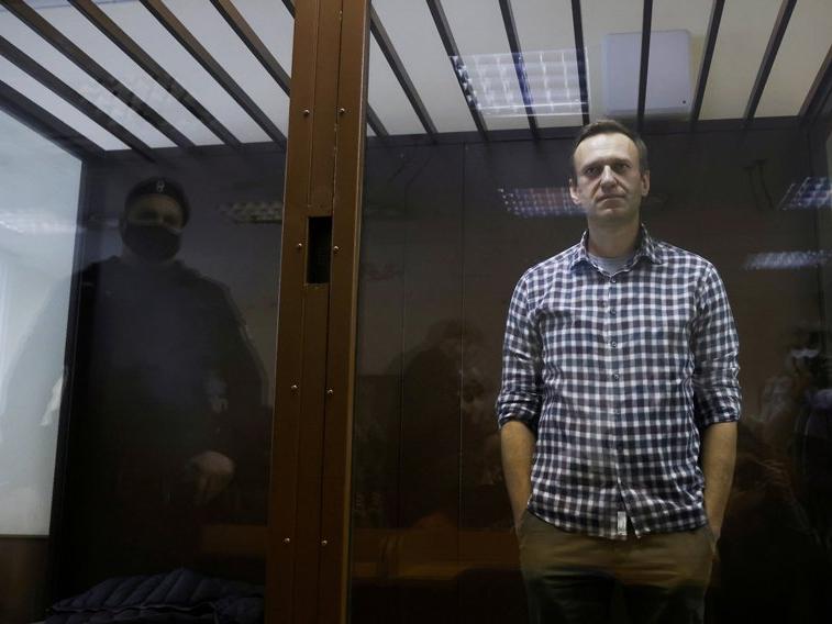Muhalif siyasetçi Navalny hastaneye kaldırıldı