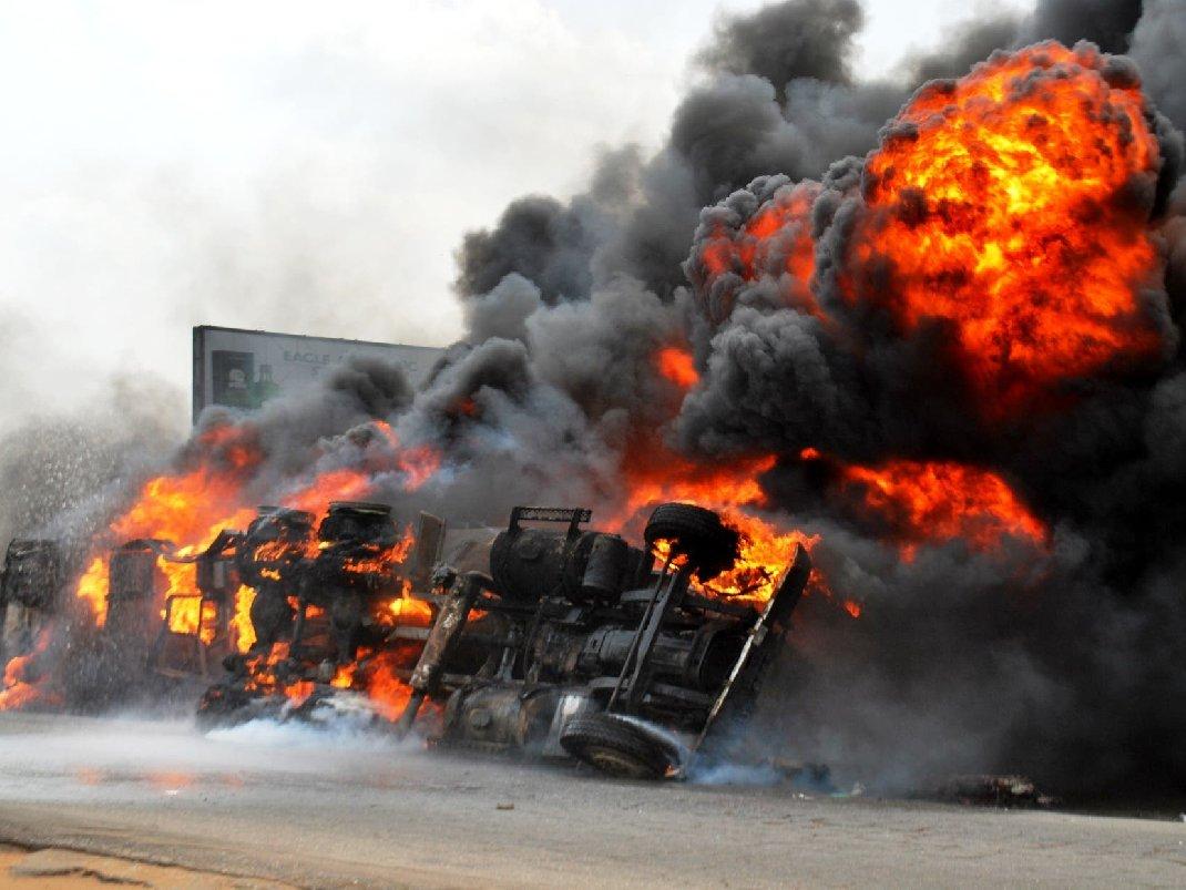 Nijerya'da akaryakıt tankeri faciası: 7 ölü