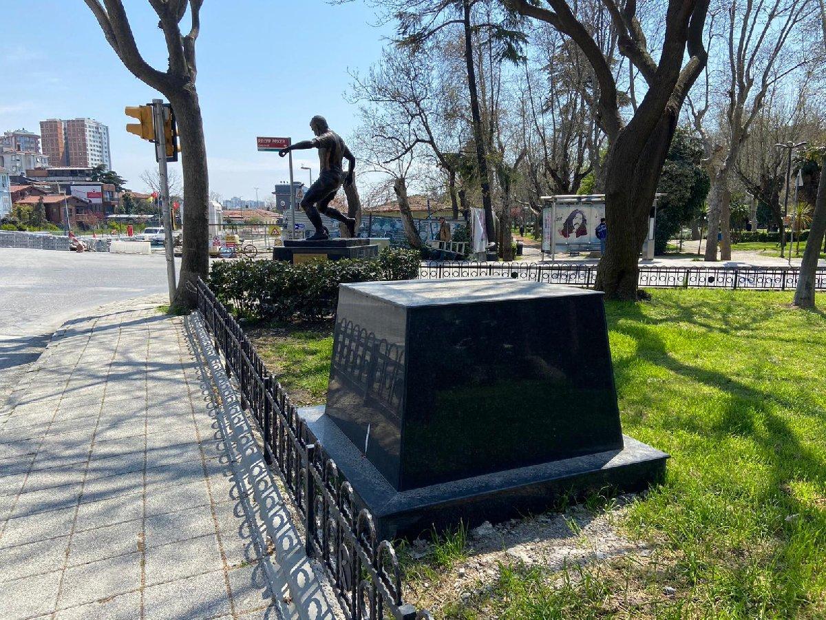 Fenerbahçe'de bir efsanenin daha heykeli dikiliyor