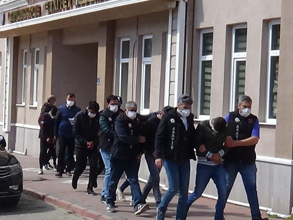 Yediemin otoparkindan 4 araç çalan şüpheliler yakalandi