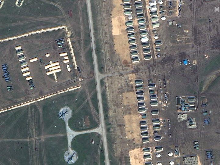 Uydu fotoğrafları panik yarattı: Rusya sınıra asker ve uçak yığıyor