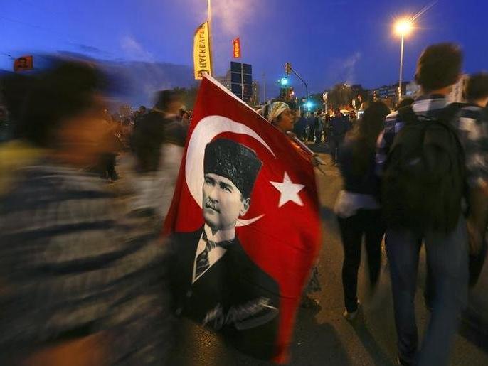 23 Nisan'da Atatürk anıtına çelenk sunma törenleri de engellendi