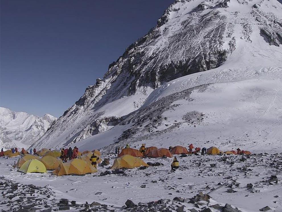 Dünyanın zirvesinde corona alarmı: Everest Dağı'nda ilk vaka