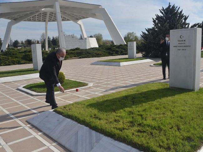 TBMM Başkanı Mustafa Şentop, Devlet Mezarlığı'nı ziyaret etti