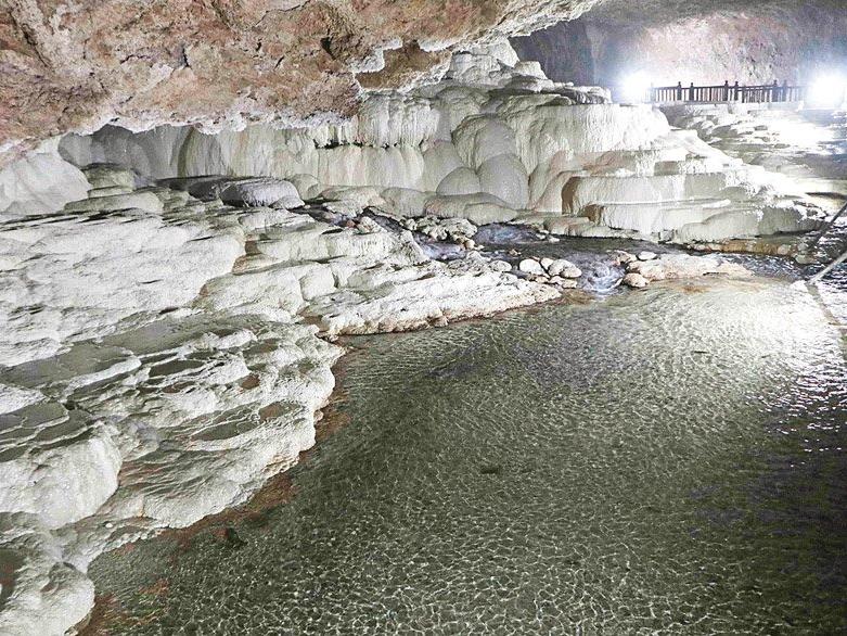 Yer altındaki gizli Pamukkale: Kaklık Mağarası görenleri büyülüyor