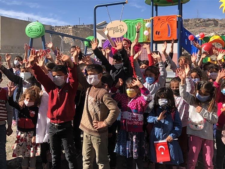Köy çocuklarının oyun hakkına kavuşması için "Umut Parkı"