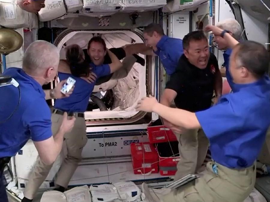 SpaceX'in 4 astronotu taşıyan "Crew Dragon" ISS'e ulaştı