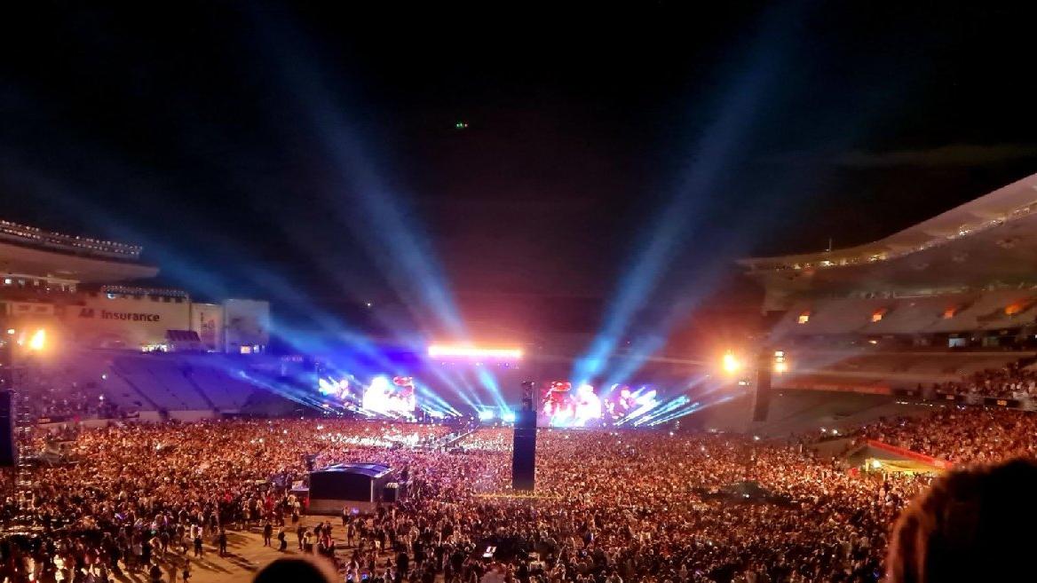 Yeni Zelanda normale döndü: 50.000 kişi konser izledi