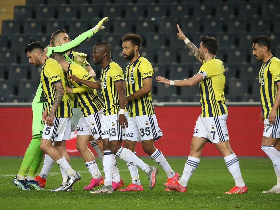 Fenerbahçe şampiyonluk yarışına 'devam' dedi! Kasımpaşa'dan 3 puanı aldı...