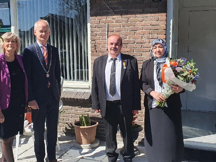 Hollanda'da 16 Türk'e kraliyet nişanı verildi