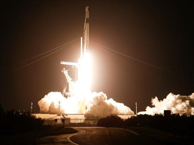 NASA ve SpaceX astronotlarının Dünya'ya inişi ertelendi
