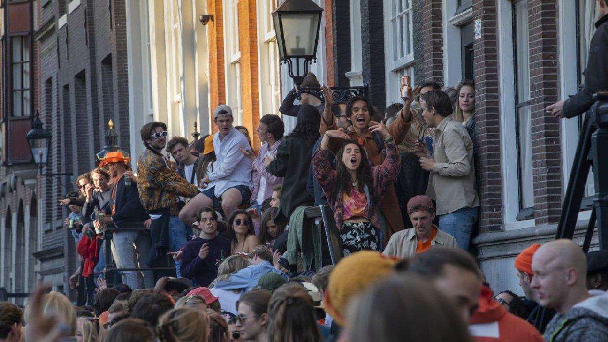 Avrupa açılıyor: Sokağa çıkma yasağı anlamsız