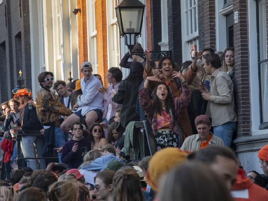 Avrupa açılıyor: Sokağa çıkma yasağı anlamsız