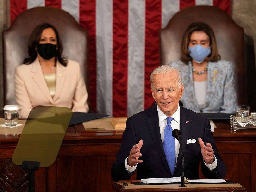 ABD'de tarihi kare... Biden iki kadın liderin önünde Kongre'de