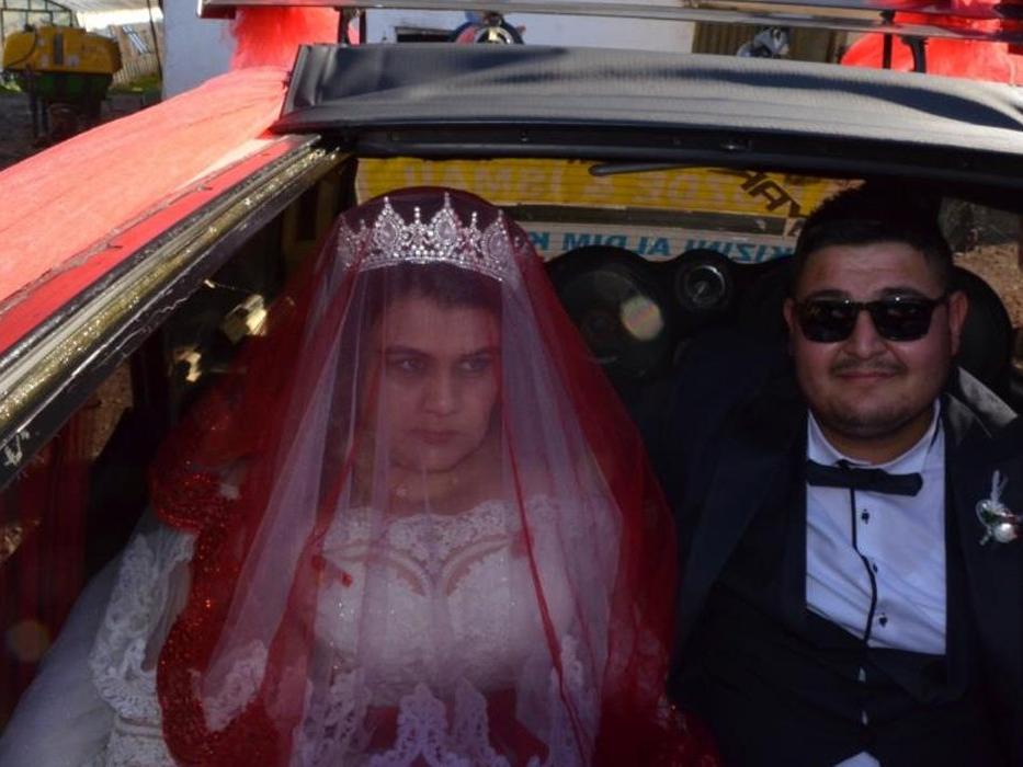 Driftli evlilik teklifi yaptı, gelen cezayı ödemek için gelin arabasını satılığa çıkarttı