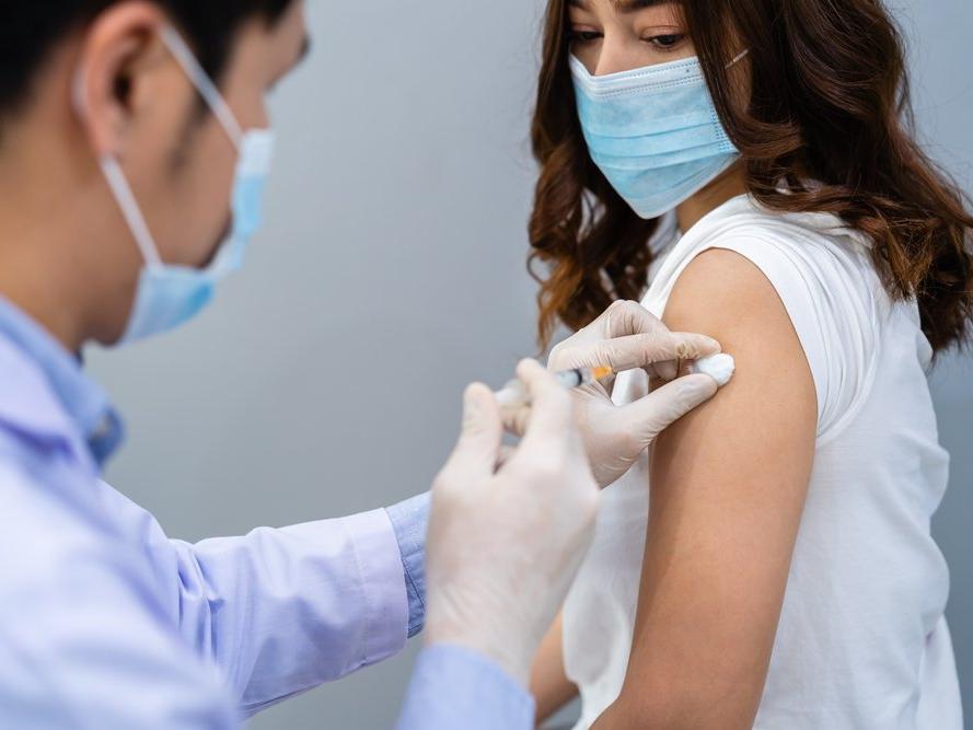 Bulantı, aşırı terleme... Aşının yan etkisi mi, aşı anksiyetesi mi?