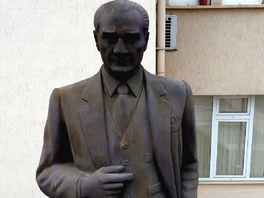 Sözcü yazdı, Atatürk heykeli bakıma alındı