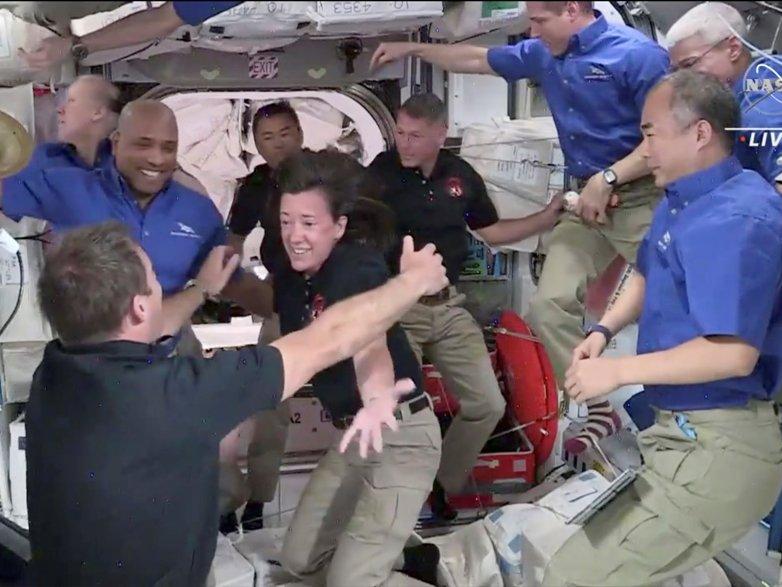 Space X ve NASA'nın gönderdiği astronotlar Dünya'ya döndü