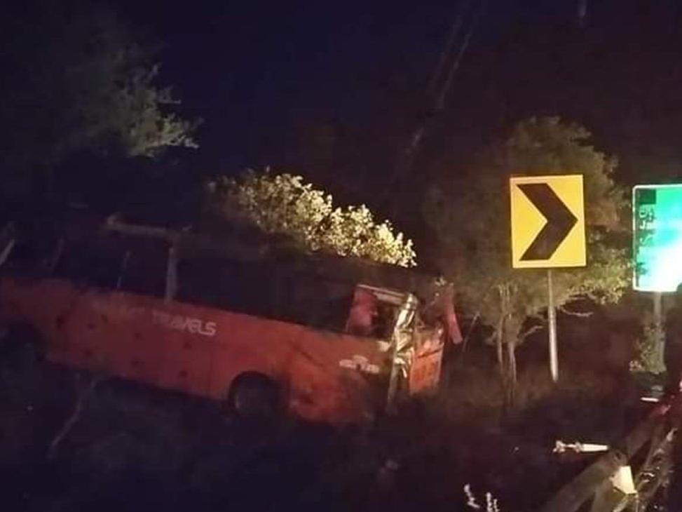 Otobüs devrildi: 15 ölü, 20 yaralı