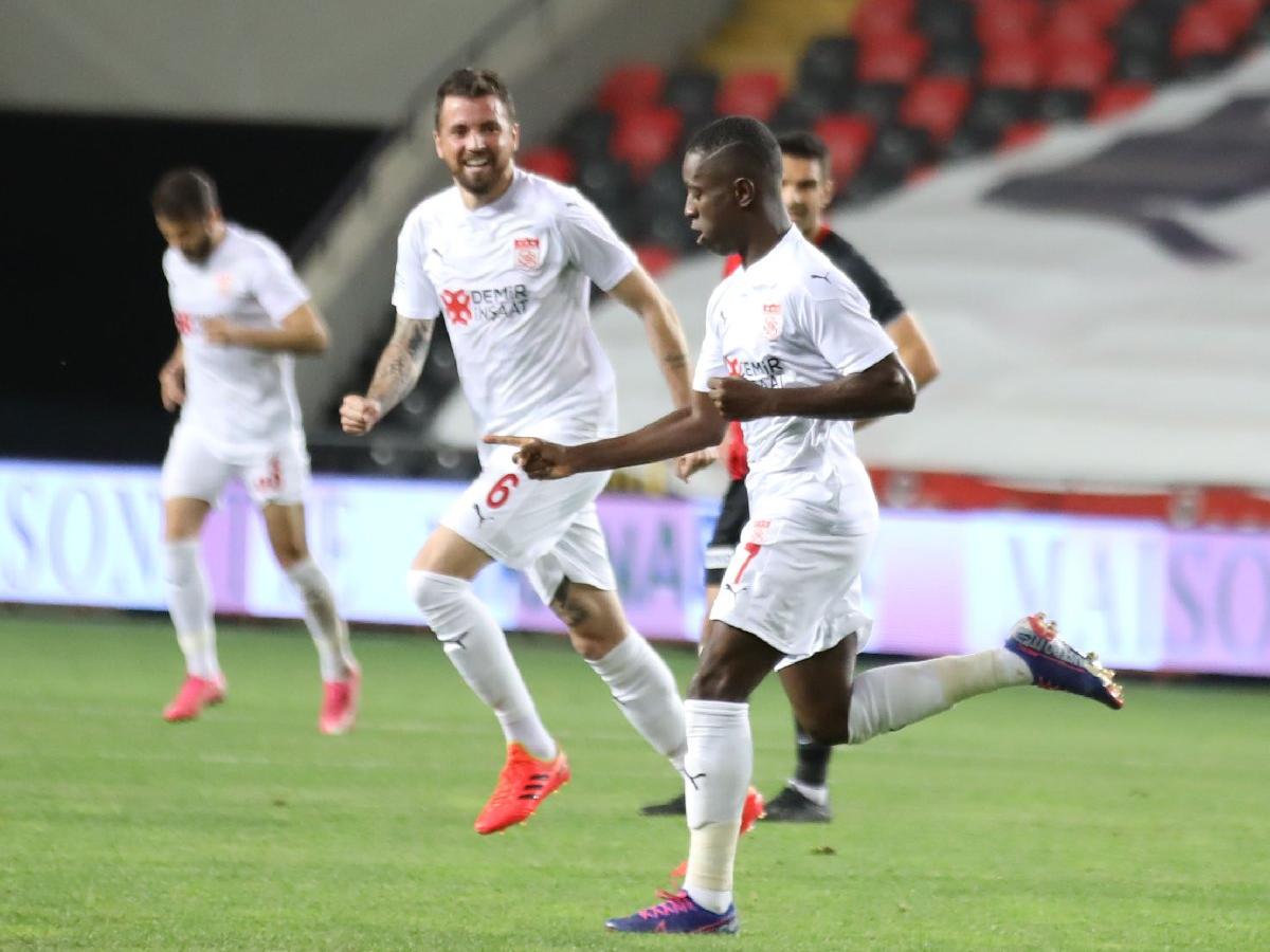 Sivasspor'un Avrupa inadı! Gaziantep FK'yi tek golle devirdi...