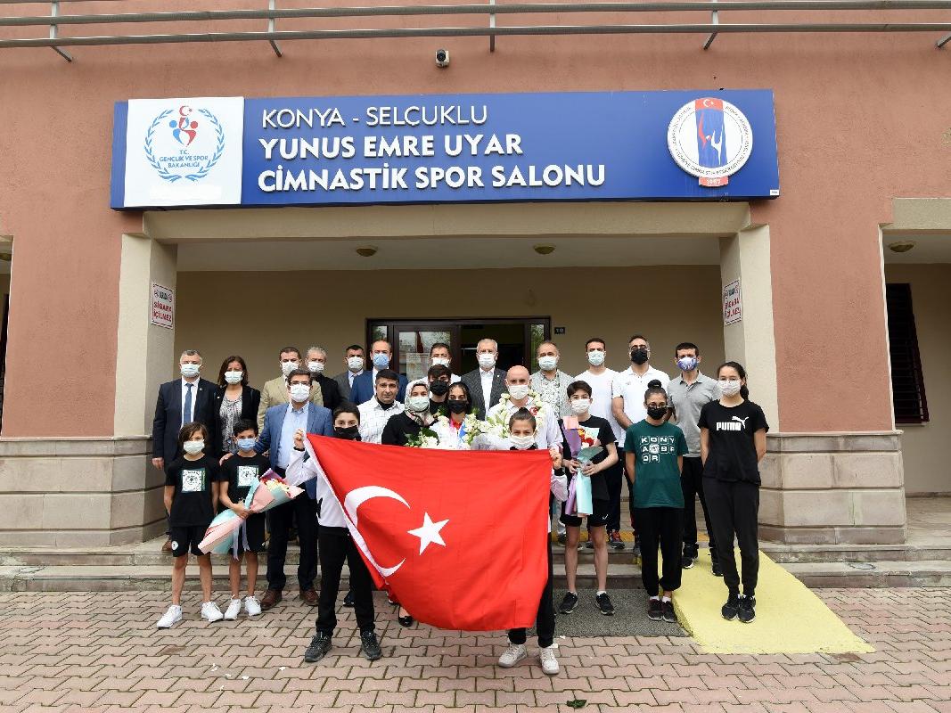 Milli cimnastikçi Elif Ceren Çolak'a, Konya'da coşkulu karşılama